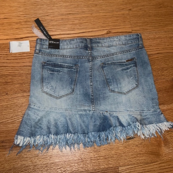 NWT STS BLUE WOMENS DENIM SKIRT WITH ASYMMETRICAL CUT SIZE 29 - Picture 2 of 5